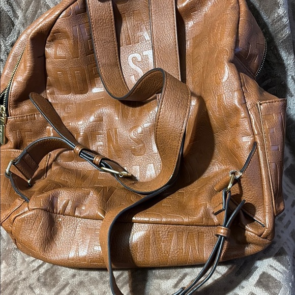 Steve Madden Brown Glossy Backpack Practical Design - Picture 8 of 16